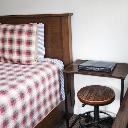 Mt Williamson Motel And Basecamp Индипендънс Екстериор снимка