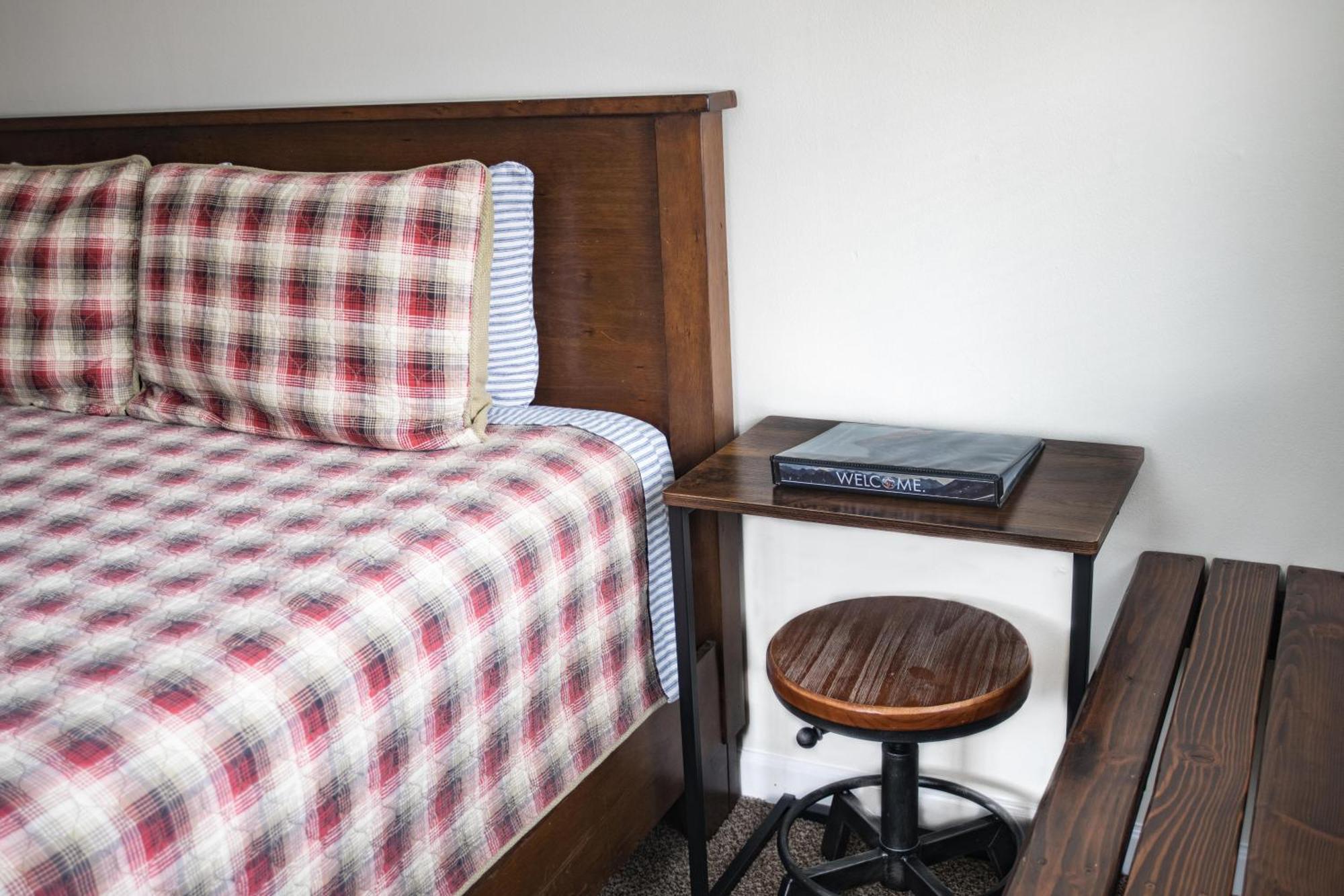 Mt Williamson Motel And Basecamp Индипендънс Екстериор снимка