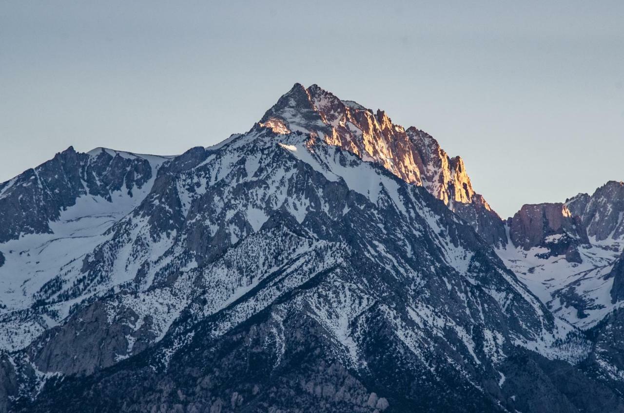Mt Williamson Motel And Basecamp Индипендънс Екстериор снимка